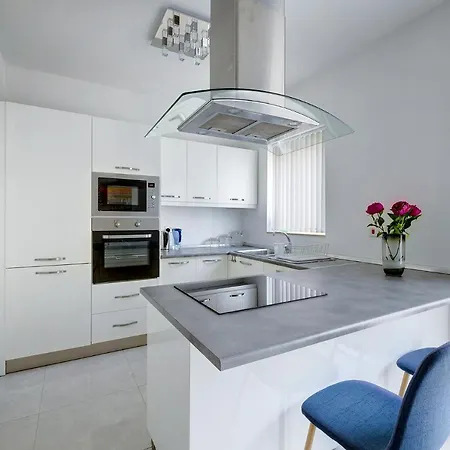Spacious Apartment Steps To The Promenade Sliema Exterior photo