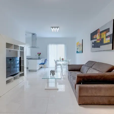 Spacious Apartment Steps To The Promenade Sliema Exterior photo