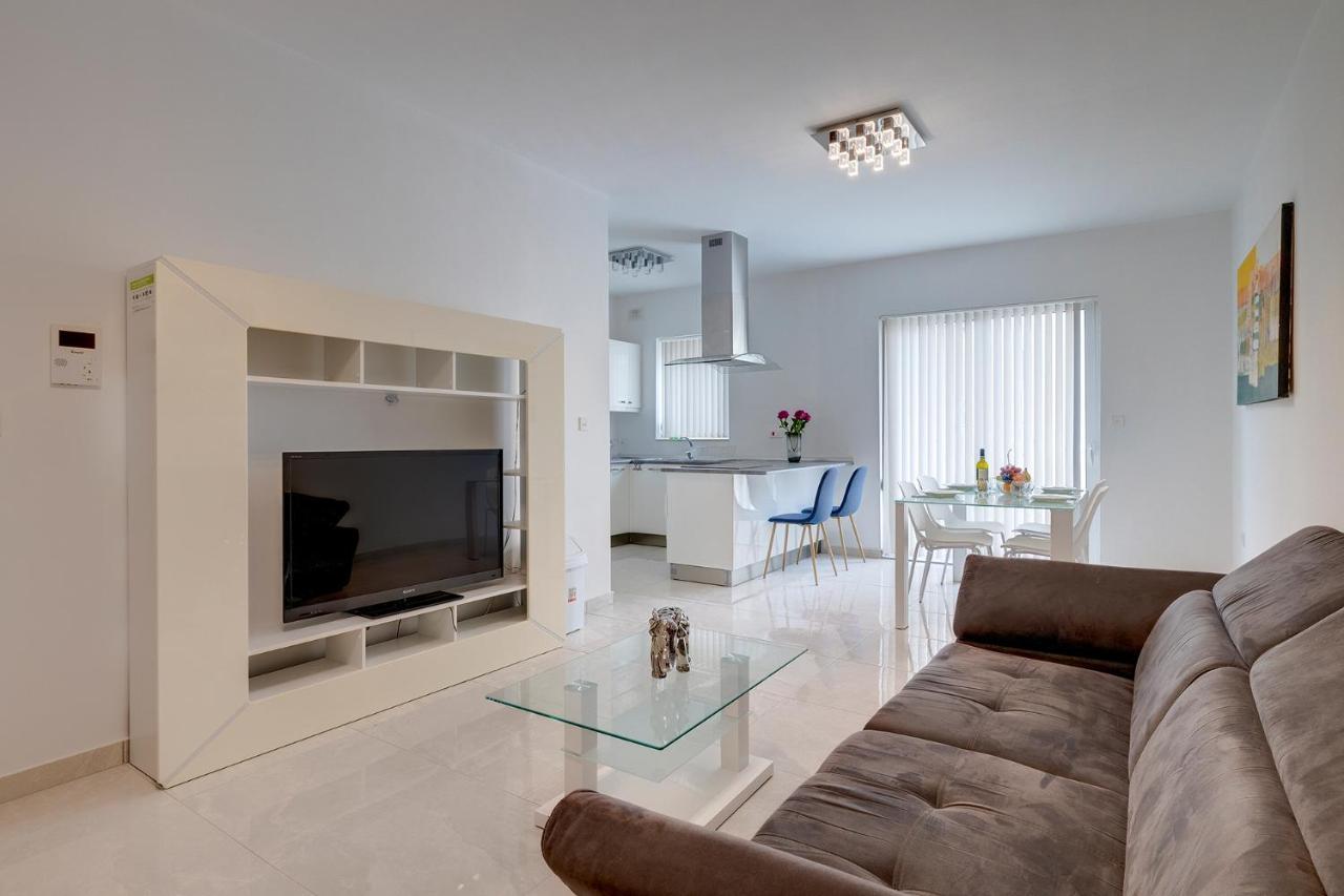 Spacious Steps To The Promenade Apartment Sliema