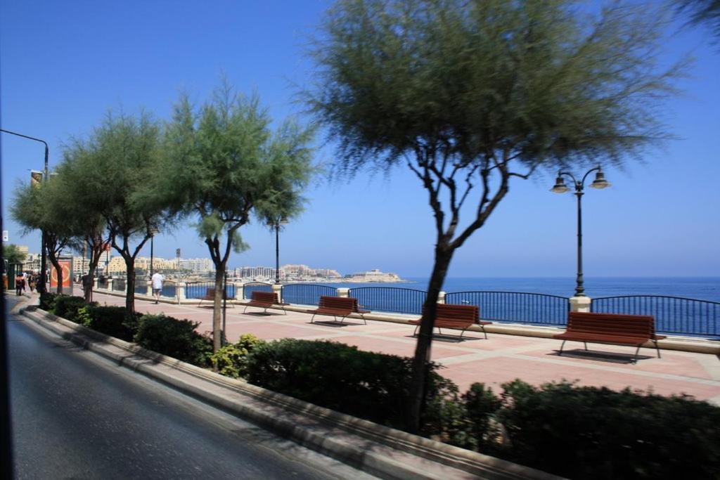 Apartment Spacious Steps To The Promenade Sliema