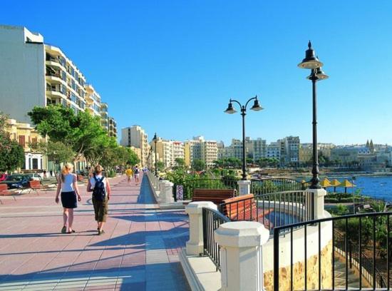 Spacious Steps To The Promenade Apartment Sliema
