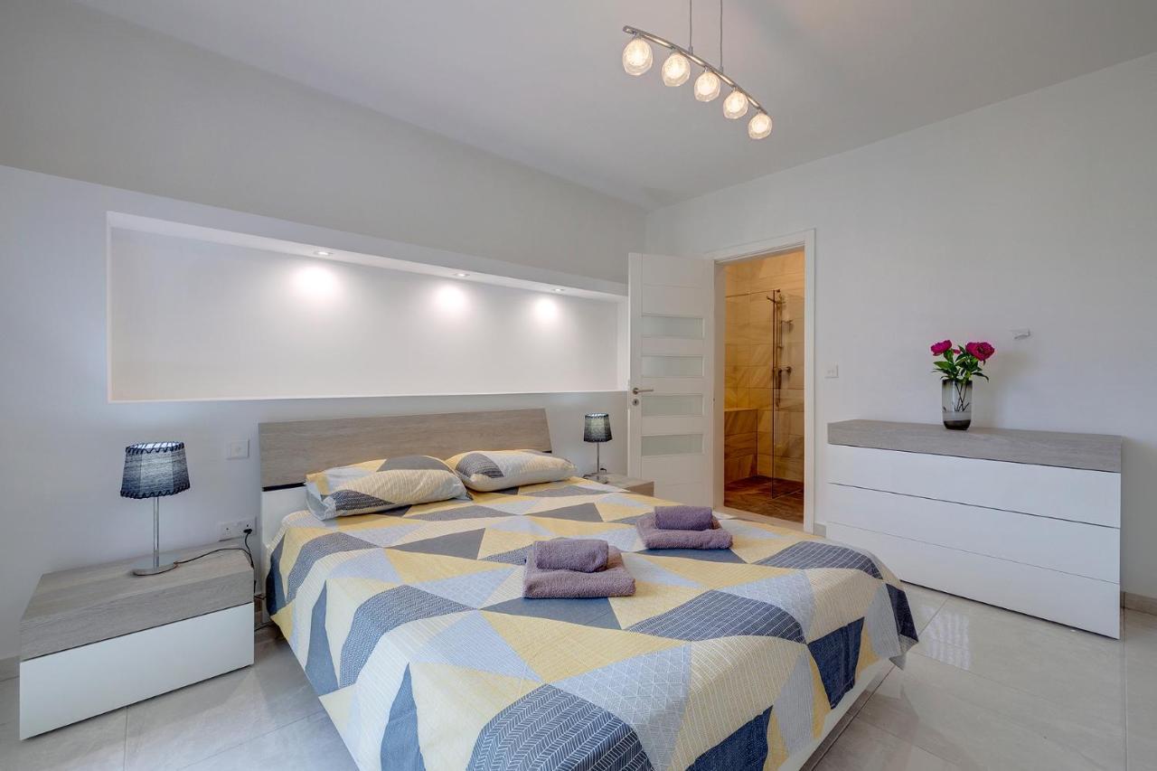 Apartment Spacious Steps To The Promenade *