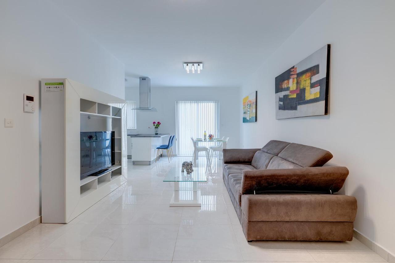 Spacious Steps To The Promenade Apartment Sliema